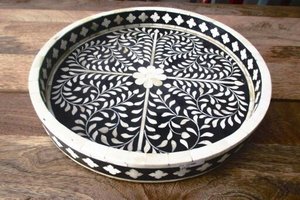 Elegante bandeja de servicio de madera hecha a mano con diseño de incrustaciones de mármol y hueso superventas para uso doméstico y en restaurantes - Product Image 2