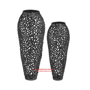 Jarrón de Flores Decorativo de Alta Calidad, Diseño Artesanal, Acabado en Plata de Aluminio, en Venta - Product Image 5