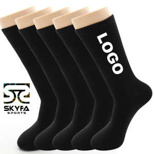 Top qualité prix raisonnable broderie 100% polyester 2024 meilleure vente conception populaire chaussettes hommes femmes concevoir votre propre logo - Product Image 2