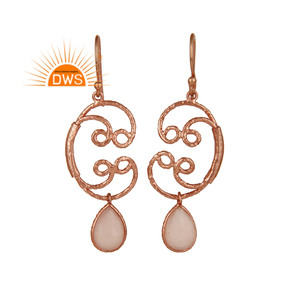 Pendientes de Calcedonia Rosa con Engaste de Bisel, Chapados en Oro Rosa de 18k, con Gancho de Plata de Diseño, Fabricante de Joyería - Product Image 1