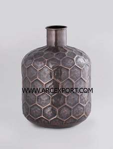 Artículos de mesa de metal Macetas de aluminio de color plateado con soporte de diseño dorado antiguo Florero de decoración estándar de la mejor calidad - Product Image 5