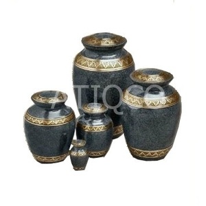 โถโลหะทันสมัยสีดำลายกุหลาบโถงานศพสีเทาสวยสำหรับคนรักบริการเผาศพเรือที่ไร้กาลเวลา - Product Image 4