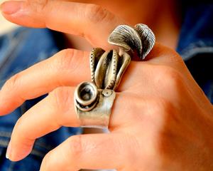 Bague en argent Boho avec feuille tropicale en agate et lignes en zigzag pour fêtes ou cadeaux - Product Image 4