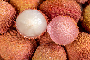 Fruit de litchi frais de saison du Vietnam-Meilleur prix-Bon pour la santé/Ann + 84 902627804 - Product Image 3
