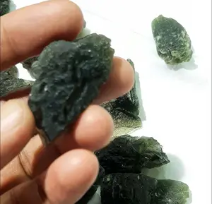 最高等级稀有Moldavite粗石宝石未成形生珠宝结婚用宝石