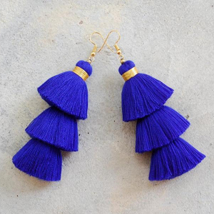 Pendientes de borlas de 3 niveles en azul marino hechos a mano, Felicidad hecha a mano - Product Image 1