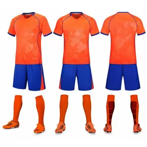 Uniformes de football sport pour hommes respirants en polyester personnalisé uni Ensembles Vêtements de football Ensemble de maillots Kits de football Ensemble complet