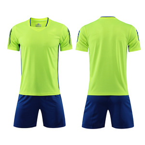 Uniforme de football Direct d'usine, en vente en gros, propre uniforme de football avec noms et clients du Pakistan - Product Image 4