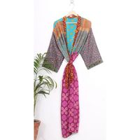 Robe Kimono Vintage d'Été en Soie à Motifs Floraux Taille Unique Robe de Maternité Peignoir Tenue de Plage Maillot de Bain en Sari Indien Recyclé Col en V avec Cordon de Serrage