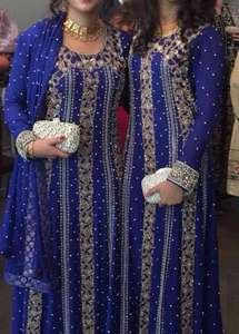 Belle robe longue avec broderie lourde pour le mariage et la fête Superbe robe colorée Collection 2025 - Product Image 3