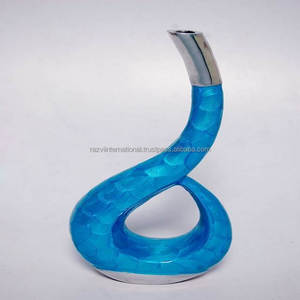 Vase à fleurs en métal nickelé au design moderne pour la décoration de table de la maison et du lieu Décorations d'événements durables et élégantes - Product Image 4