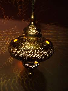 Hôtels de luxe Designer Décoration de table Lanternes à bougies en métal suspendues à la main Projecteurs Lanternes en métal pour chambre d'hôtel - Product Image 4