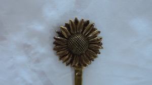 Antique Brass Sunflower <b>Wall</b> Hook Decorative Floral Metal Hanger Heavy Duty Key <b>Clothes</b> Towel Single Screw <b>Mount</b> Hook. - Product Image 2