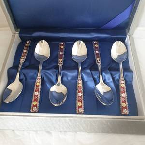 Cuchara para servir comida de diseño en acero inoxidable con mango elegante, perfecta para utensilios de cocina, mesa y vajilla - Product Image 3