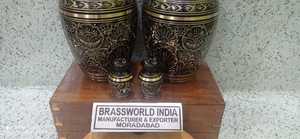 URNA DE CREMATION DOBLE NEGRO Y DORADO, COMPLETAMENTE GRAVADA, ESTILO AMERICANO, PARA ADULTOS, BRASSWORLD, HECHA EN INDIA, DE METAL - Product Image 6