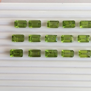 พลอยเพอริโดธรรมชาติเกรด AAA อัญมณีทรงหลวมสีเขียวมรกตพร้อมใบรับรอง IGI - Product Image 2