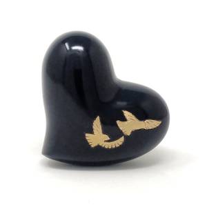 Flying Doves โกศหัวใจขนาดเล็กสีดำ,โกศสำหรับขี้เถ้าสำหรับอุปกรณ์งานศพโกศเผาทองเหลือง - Product Image 1