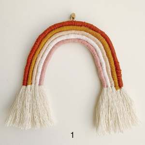 Arcoíris de Macramé Hecho a Mano - Product Image 1