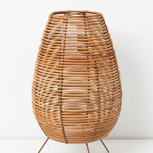 Abat-jour de table en rotin fait à la main, sur pied, pour la décoration de la maison - Product Image 1