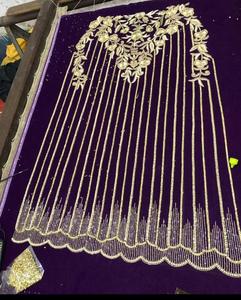 Robe de soirée élégante violette lourde brodée Robe de mariage et de soirée de créateur - Product Image 3