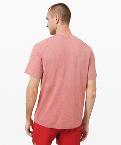 เสื้อยืดคอตตอน OEM ดีไซน์เนอร์ 180gsm สำหรับผู้ชาย สกรีนโลโก้ตามสั่ง ทรงหลวม แขนสั้น พร้อมโลโก้แฟชั่น - Product Image 3