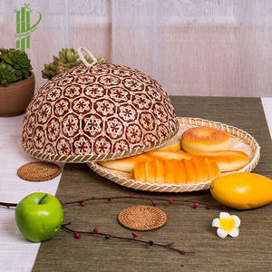 Bandeja de servicio de bambú perla coral con cúpula de mesa roja colorida, venta al por mayor, cesta de almacenamiento de alimentos con tapa en Vietnam - Product Image 1