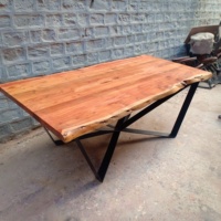 Table à manger en bois d'acacia massif |   Base en métal moderne |   Ensemble de restaurant de style américain |   Mobilier pour usage commercial et extérieur