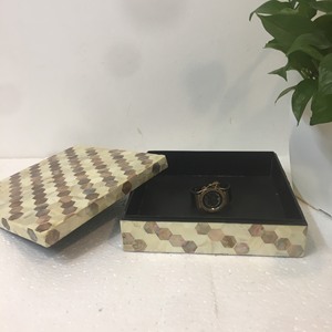 Boîte à mouchoirs incrustée de nacre - Product Image 4
