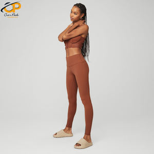Conjunto de ropa de gimnasio de Yoga de compresión para mujer de etiqueta privada Conjuntos de entrenamiento de verano con patrón sólido reversible Opciones de talla grande - Product Image 6