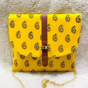 Sac de soirée élégant en coton Ikkat de Craftstages International, 27,5*24,5 CM - Product Image 1