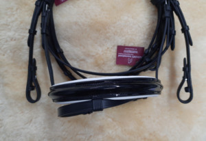 Brida de caballo de cuero multicolor de excelente calidad con banda para la nariz patentada y tocado acolchado blanco suave - Product Image 4