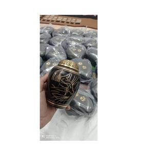 BRASSWORLD INDE Style américain chat noir gravé visage crémation urne en laiton fournitures funéraires pour animaux de compagnie - Product Image 1