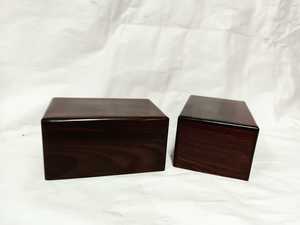 Urna económica de palisandro liso grande 9,5x6x5,25 pulgadas 200 Cu pulgadas urna de cremación de latón metálico para cenizas - Product Image 2