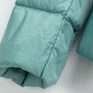 Veste matelassée matelassée pour femme, veste matelassée personnalisée à col haut en forme d'entonnoir, matelassé pour l'hiver - Product Image 5