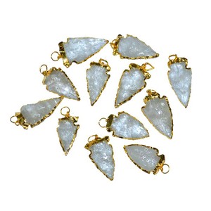 Collier Pendentif Tête de Flèche en Agate Diamantée Plaqué Or avec Cristal de Quartz, Style Classique Tendance, Breloques Électroplaquées - Product Image 1