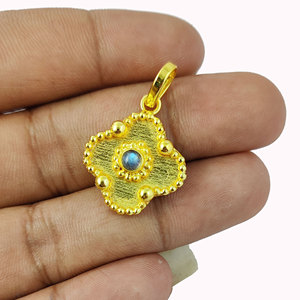 Pendentif unisexe en Labradorite en forme de trèfle de style religieux en alliage plaqué or 18 carats pour les fêtes d'enfants - Product Image 2