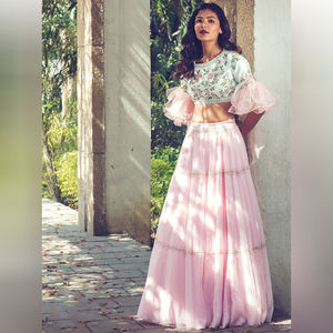 Exclusivo Lahenga Choli Dupatta de Seda India con Bordado, Diseño Moderno, Lavable, para Bodas, Prenda Étnica de Surat - Product Image 5