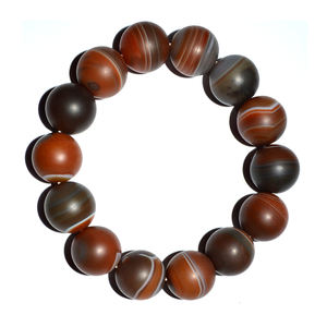 Bracelets porte-bonheur en agate rouge rayée avec sertissage griffe classique - Product Image 1