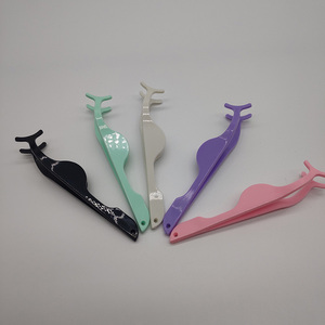 <span class=keywords><strong>Pince</strong></span> à épiler d'extension de cils en <span class=keywords><strong>plastique</strong></span> de nouvelle couleur avec faux cils assistant <span class=keywords><strong>pince</strong></span> à cils multifonction outils de maquillage - Product Image 4