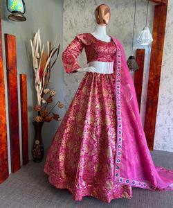 Lehenga Choli de créateur indien exclusif brodé coloré avec chemisier vêtements traditionnels personnalisés vêtements en gros - Product Image 6