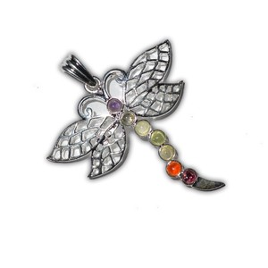 Fournisseur de pendentifs chakra en laiton argenté motif papillon : Pendentifs chakra en laiton argenté motif papillon à vendre - Product Image 1