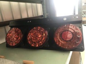 ISUZU Japon utilisé des feux arrière de pièces d'origine pour camion - Product Image 4