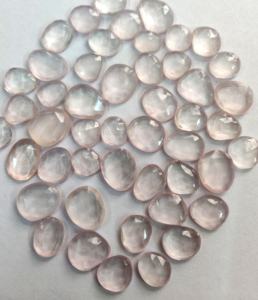 Quartz Rose naturel de taille libre, taille irrégulière, coupe Rose, qualité supérieure, ample, coupe rose irrégulière - Product Image 1