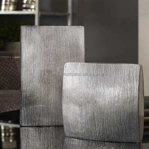 Vase en aluminium moulé côtelé, grand vase en céramique - Product Image 1