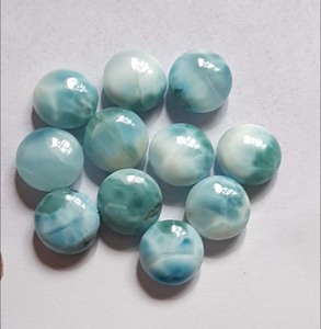 ลูกปัด Larimar ทรงกลมที่มีคุณภาพเยี่ยมลูกปัดอัญมณีทรงหลังเบี้ยได้รับการรับรองจาก Hari OM Creations สำหรับเครื่องประดับสร้อยคอ - Product Image 1