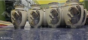 Urna funeraria de latón de estilo americano con caja de terciopelo Suministros funerarios de Brassworld India Metal duradero para adultos - Product Image 6