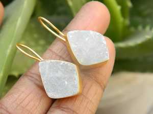 Pendientes de Plata de Ley 92.5 Chapados en Oro con Piedras Preciosas Naturales de Drusa Blanca en Forma de Fantasía, Venta al por Mayor, Regalo de Boda para Mujer - Product Image 4