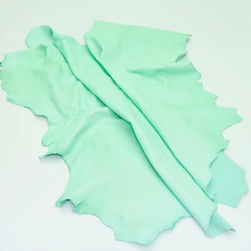 สีเขียวอ่อน