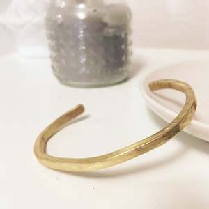 Pulsera de Latón para Hombre, Hecha a Mano, Felicidad - Product Image 1