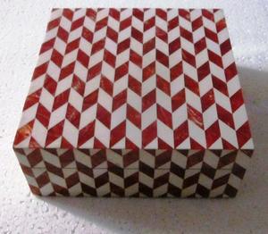 Caja de joyería artesanal de resina con incrustaciones azules y blancas, chapa decorativa para el hogar con diseño estampado para oficina o regalos - Product Image 4